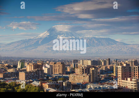 Armenien, Yerevan, Ansicht von Eriwan und den Berg Ararat von Cascade Stockfoto