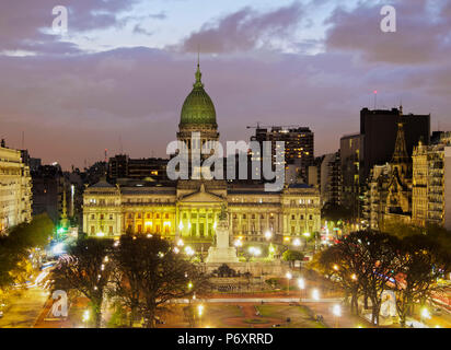 Argentinien, Provinz Buenos Aires, Buenos Aires, Plaza del Congreso, erhöhten Blick auf den Palast der argentinischen nationalen Kongress. Stockfoto