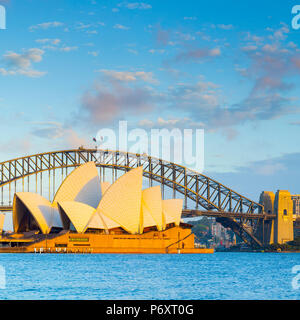 Sydney Opera House und die Harbour Bridge, Darling Harbour, Sydney, New South Wales, Australien Stockfoto