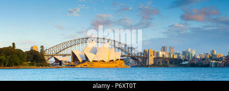 Sydney Opera House und die Harbour Bridge, Darling Harbour, Sydney, New South Wales, Australien Stockfoto