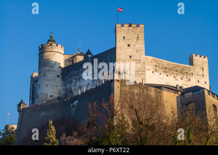 Österreich, Salzburger Land, Salzburg, Festung Hohensalzburg Schloss, Dämmerung Stockfoto