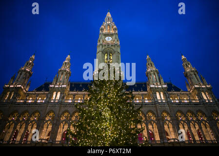 Österreich, Wien, Rathaus, Rathaus, Weihnachtszeit Stockfoto