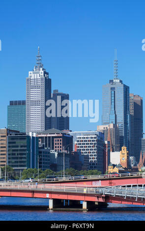 Skyline von Melbourne entlang Yarra River, Melbourne, Victoria, Australien Stockfoto