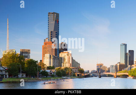 Eureka Tower und Victorian Arts Centre am Yarra River, Melbourne, Victoria, Australien Stockfoto