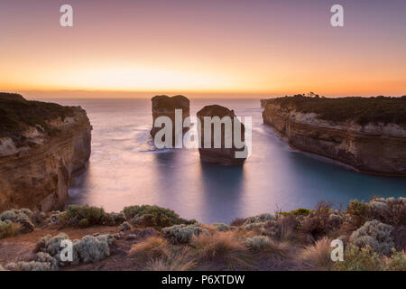 Loch Ard Gorge bei Sonnenuntergang, Port Campbell National Park, Great Ocean Road, Victoria, Australien Stockfoto