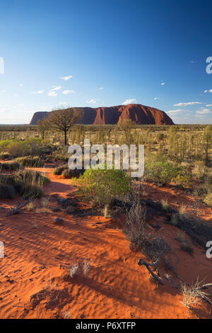 Uluru (UNESCO-Weltkulturerbe), Uluru-Kata Tjuta National Park, Northern Territory, Australien Stockfoto