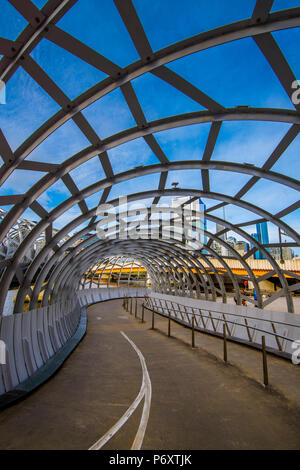 Melbourne, Victoria, Australien. Webb Brücke an den Docklands. Stockfoto