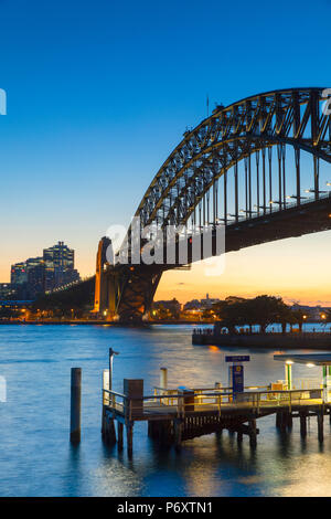 Sydney Harbour Bridge bei Sonnenuntergang, Sydney, New South Wales, Australien Stockfoto