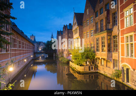 Lieve Canal bei Dämmerung, Gent, Flandern, Belgien Stockfoto