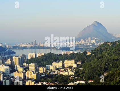 Brasilien, Stadt von Rio De Janeiro, Santa Marta, erhöhten Blick über Humaita und Lagoa in Richtung der Lagune Rodrigo de Freitas. Stockfoto