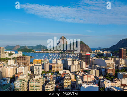 Blick über Botafogo in Richtung der Zuckerhut, Rio de Janeiro, Brasilien Stockfoto