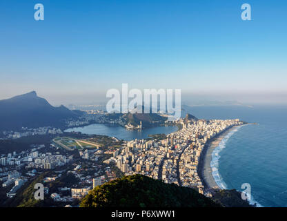 Stadtbild von Dois Irmaos Berg, Rio de Janeiro, Brasilien gesehen Stockfoto