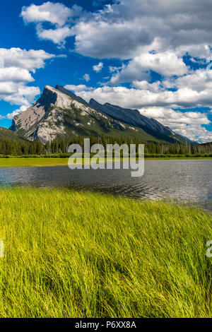 Mount Rundle und Vermilion Seen, Banff Nationalpark, Alberta, Kanada Stockfoto