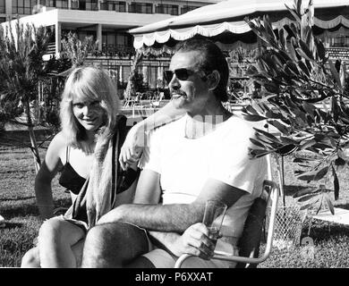 Sean Connery, Diane Cilento, Marbella, 60 s Stockfoto