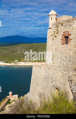 Kuba, Santiago de Cuba, Santiago de Cuba, Leuchtturm am Castillo de San Pedro de la Roca del Morro (Castillo del Morro) - heute das Museo de la PiraterÃ-a â € "Pirate Museum Stockfoto