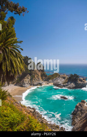 USA, Kalifornien, Big Sur, Pacific Coast Highway (California State Route 1), Julia Pfeiffer Burns State Park, McWay Cove, McWay Falls Stockfoto