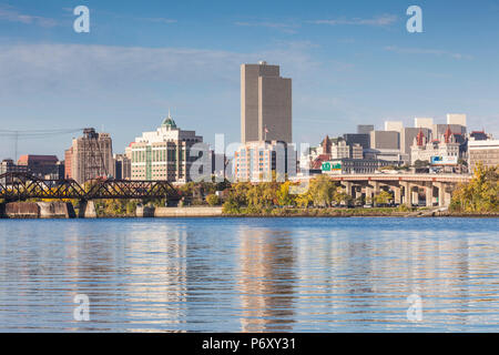 USA, New York, Hudson Valley, Albany, Skyline vom Hudson River, morgen Stockfoto