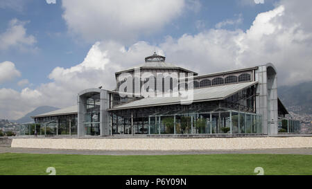 Die Itchimbía Park und kulturelle Zentrum auf dem Gipfel des Hügels. Itchimbia Quito Ecuador Stockfoto