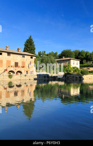 Italien, Toskana, Val d'Orcia, Bagno Vignoni, historischen Thermalbad in der Mitte des Dorfes Stockfoto