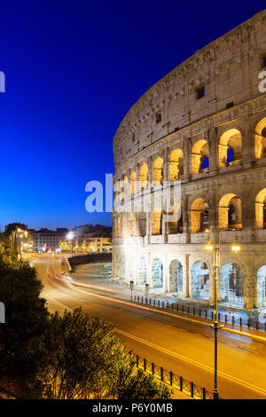 Italien, Rom, Kolosseum bei Nacht Stockfoto
