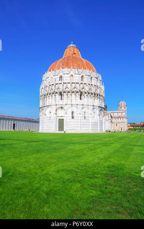 Baptisterium, Dom und Schiefer Turm, Campo dei Miracoli, Pisa, Toskana, Italien, Europa Stockfoto