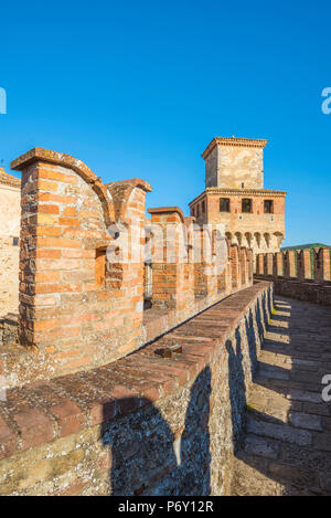 Vigoleno, Piacenza, Emiglia-Romagna, Italien. Blick auf die Burg. Stockfoto