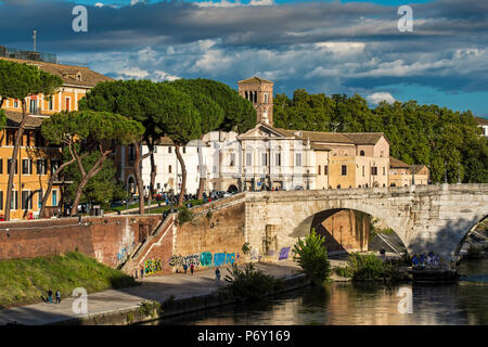 Der Basilika St. Bartholomäus auf der Insel oder San Bartolomeo all'Isola auf der Tiberinsel oder Isola Tiberina, Rom, Latium, Italien Stockfoto