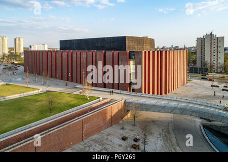 Katowice, Polen - 12 April 2018: Moderne Konzerthalle der Nationalen Symphonischen Orchester des Polnischen Rundfunks NOSPR) (in Kattowitz, Polen. Luftaufnahme. Stockfoto