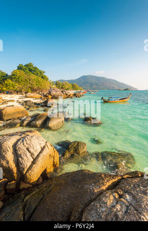 Sunrise Beach, Ko Lipe, Satun Thailand. Küstenlandschaft. Stockfoto