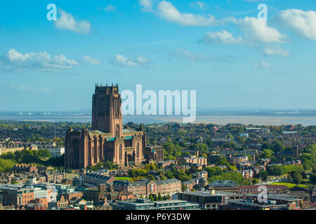 England, Merseyside, Liverpool, Blick auf die Kathedrale von Liverpool auf St James montieren Stockfoto