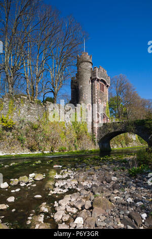 Großbritannien, Nordirland, County Antrim, Glenarm, Barbican Tor, Eingang zur Burg Glenarm Stockfoto