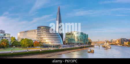 Großbritannien, England, London, Southwark, Der Shard und Rathaus durch die Themse Stockfoto