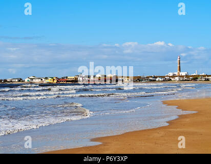 Uruguay, Rocha Abteilung Cabo Polonio, Blick über den Strand bis zum Leuchtturm. Stockfoto