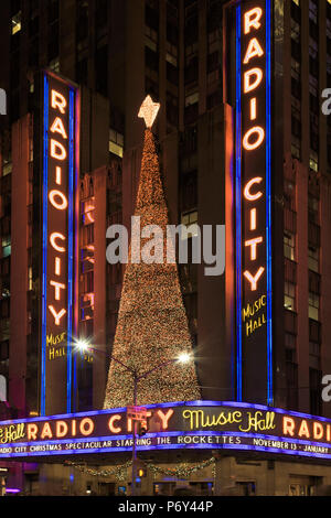 USA, New York City Midtown Manhattan, Rockefeller Center, Radio City Music Hall Stockfoto