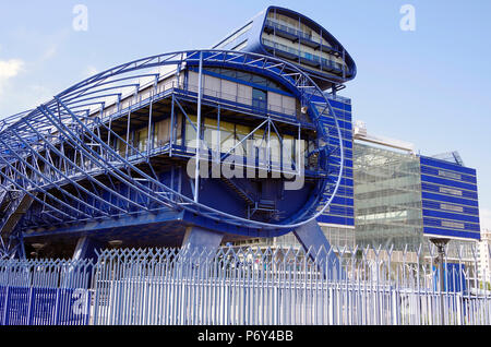 N Höhe und Ratssaal, Le Grand Bleu, Hotel de Département Bouches de Rhone, Marseille, Frankreich, massive Farbe dunkelblau High-Tech-Gebäude Stockfoto