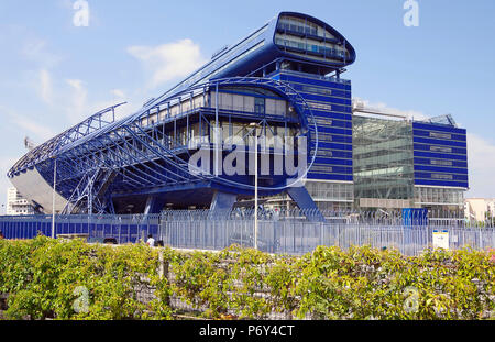 N Höhe und Ratssaal, Le Grand Bleu, Hotel de Département Bouches de Rhone, Marseille, Frankreich, massive Farbe dunkelblau High-Tech-Gebäude Stockfoto