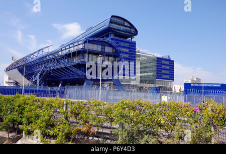 N Höhe und Ratssaal, Le Grand Bleu, Hotel de Département Bouches de Rhone, Marseille, Frankreich, massive Farbe dunkelblau High-Tech-Gebäude Stockfoto