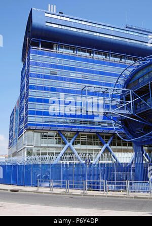 E Höhe und Ratssaal, Le Grand Bleu, Hotel de Département Bouches de Rhone, Marseille, Frankreich, massive Farbe dunkelblau High-Tech-Gebäude Stockfoto