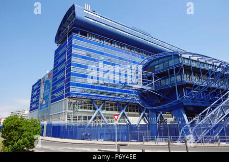 E Höhe und Ratssaal, Le Grand Bleu, Hotel de Département Bouches de Rhone, Marseille, Frankreich, massive Farbe dunkelblau High-Tech-Gebäude Stockfoto