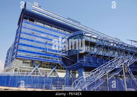 E Höhe und Ratssaal, Le Grand Bleu, Hotel de Département Bouches de Rhone, Marseille, Frankreich, massive Farbe dunkelblau High-Tech-Gebäude Stockfoto