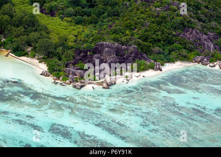 Luftaufnahme von der Anse Source D'Argent auf La Digue, Seychellen im Indischen Ozean. Stockfoto