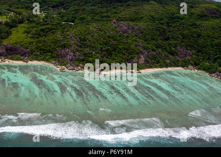 Luftaufnahme von der Anse Source D'Argent auf La Digue, Seychellen im Indischen Ozean. Stockfoto