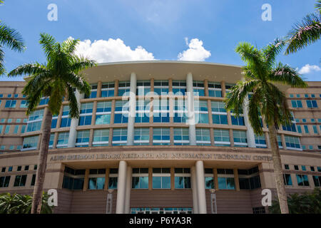 Äußere des Alvin Sherman Library bei Nova Southeastern University - Fort Lauderdale, Florida, USA Stockfoto