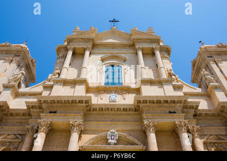 Kathedrale von San Nicola di Mira im Zentrum von Noto, Detail der Fassade, Sizilien Stockfoto