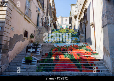 NOTO, Italien - 19 AUGUST 2017: Besondere Treppe in Noto, Sizilien lackiert Stockfoto