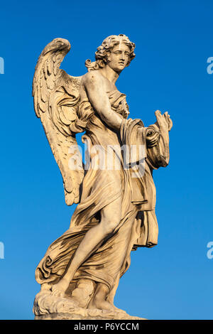 Italien, Latium, Rom, Statuen auf der St. Angelo Brücke Stockfoto