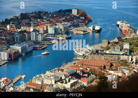 Erhöhte Blick über die Innenstadt von Bergen. Mittel-norwegen, Norwegen Stockfoto
