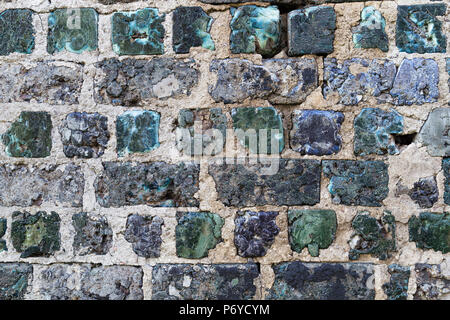 Handgefertigte stein Wand aus grünen, unregelmäßige Schlacke Steine in Kemiö Island, Finnland Stockfoto