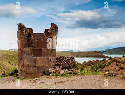 Durch den See Umayo in Sillustani, Puno, Peru Chullpa Stockfoto