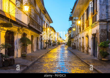 Calle Crisologo im Morgengrauen, Vigan City, Ilocos Sur, Ilocos Region, Philippinen Stockfoto